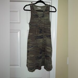 Medium Z Supply sleeveless camo dress. Has been worn and in great condition.